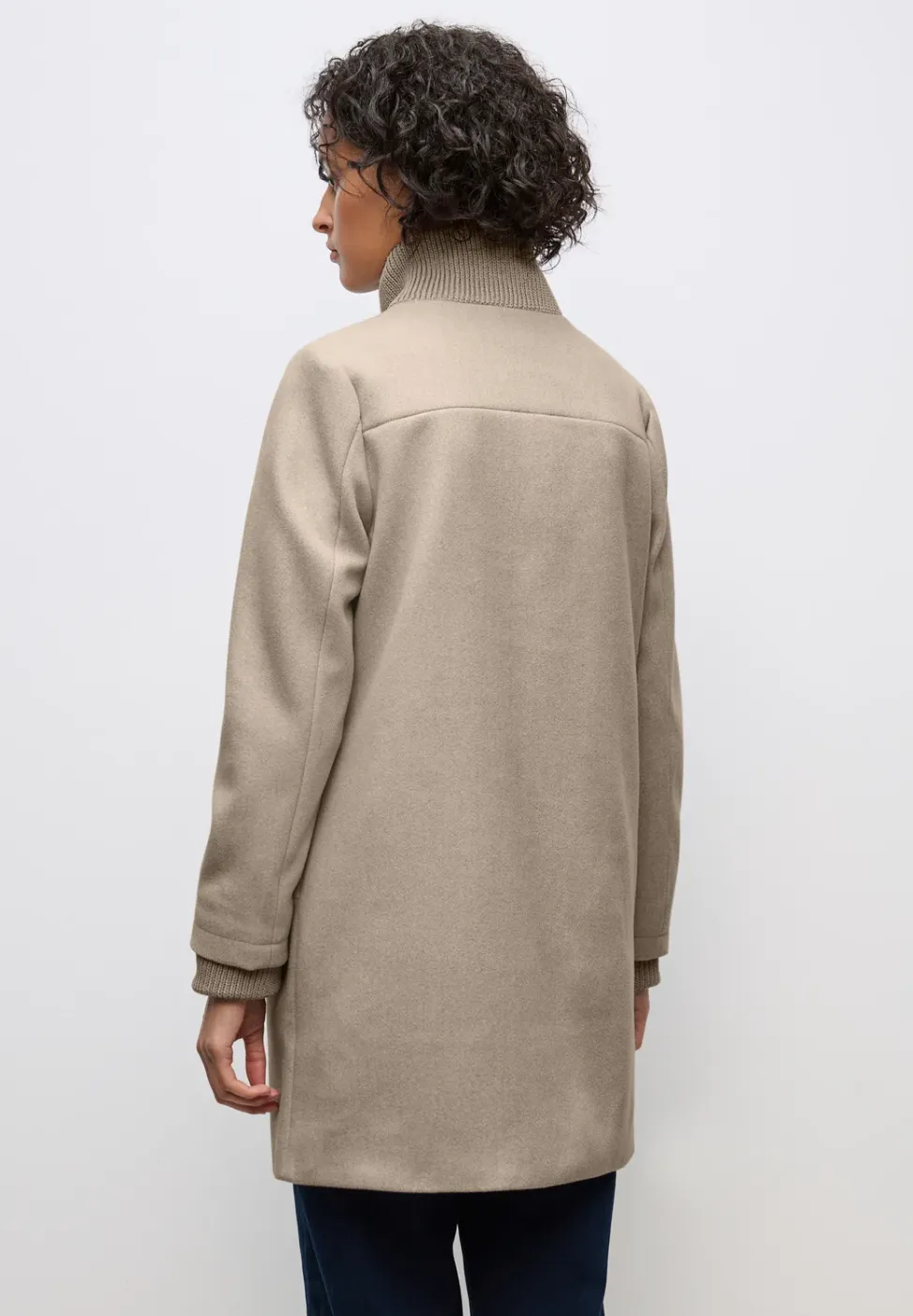 Jas met gebreide details