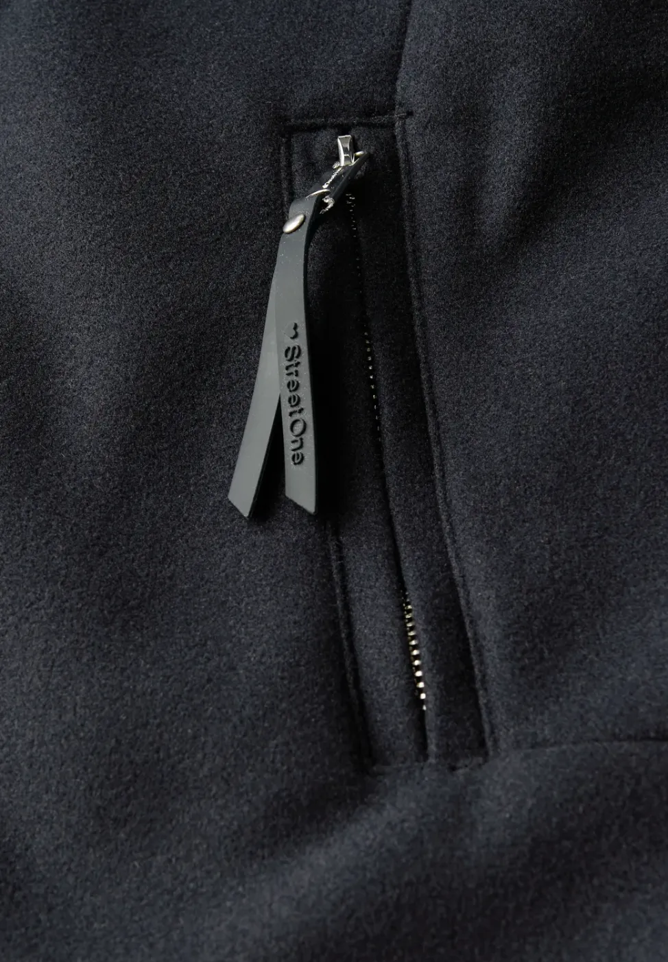 Jas met gebreide details