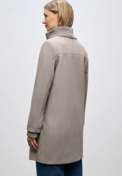 Jas met gebreide details