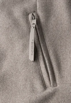 Jas met gebreide details