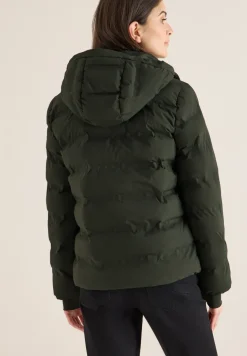 Jas met getapete naden