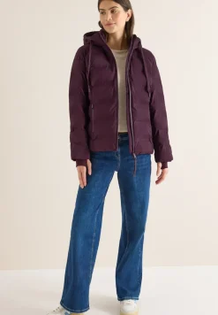 Jas met getapete naden