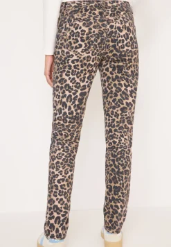 Jeans in leo look