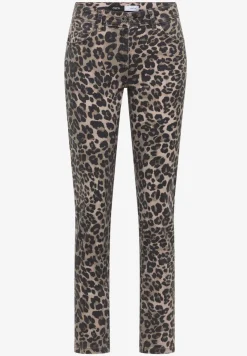 Jeans in leo look