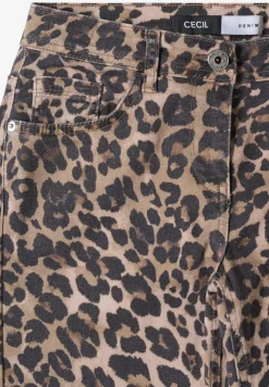 Jeans in leo look