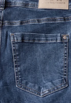 Jeans met destroyed details