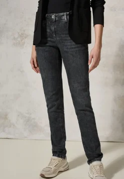 Jeans met details