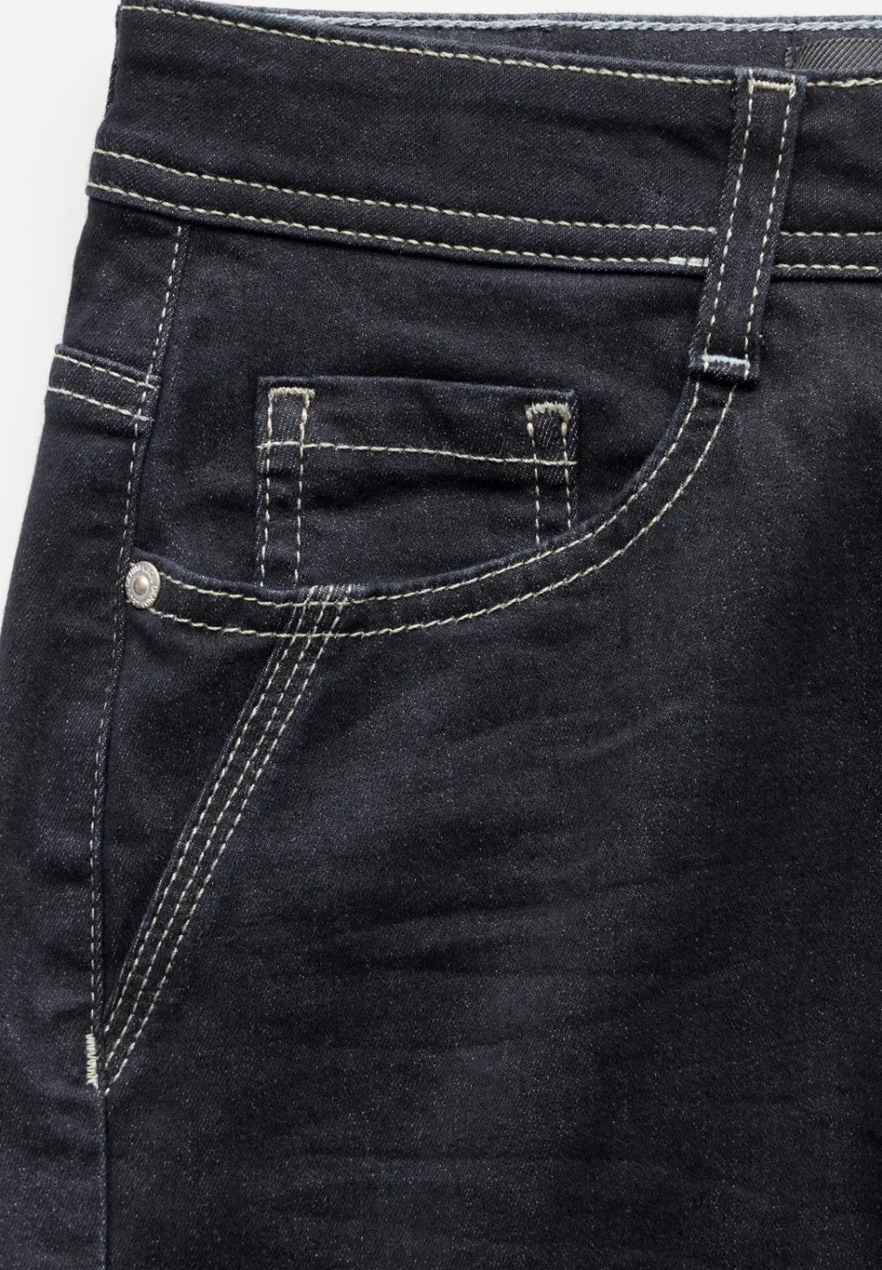 Jeans met gespoelde wassing