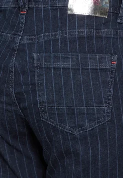 Jeans met krijtstreeplook