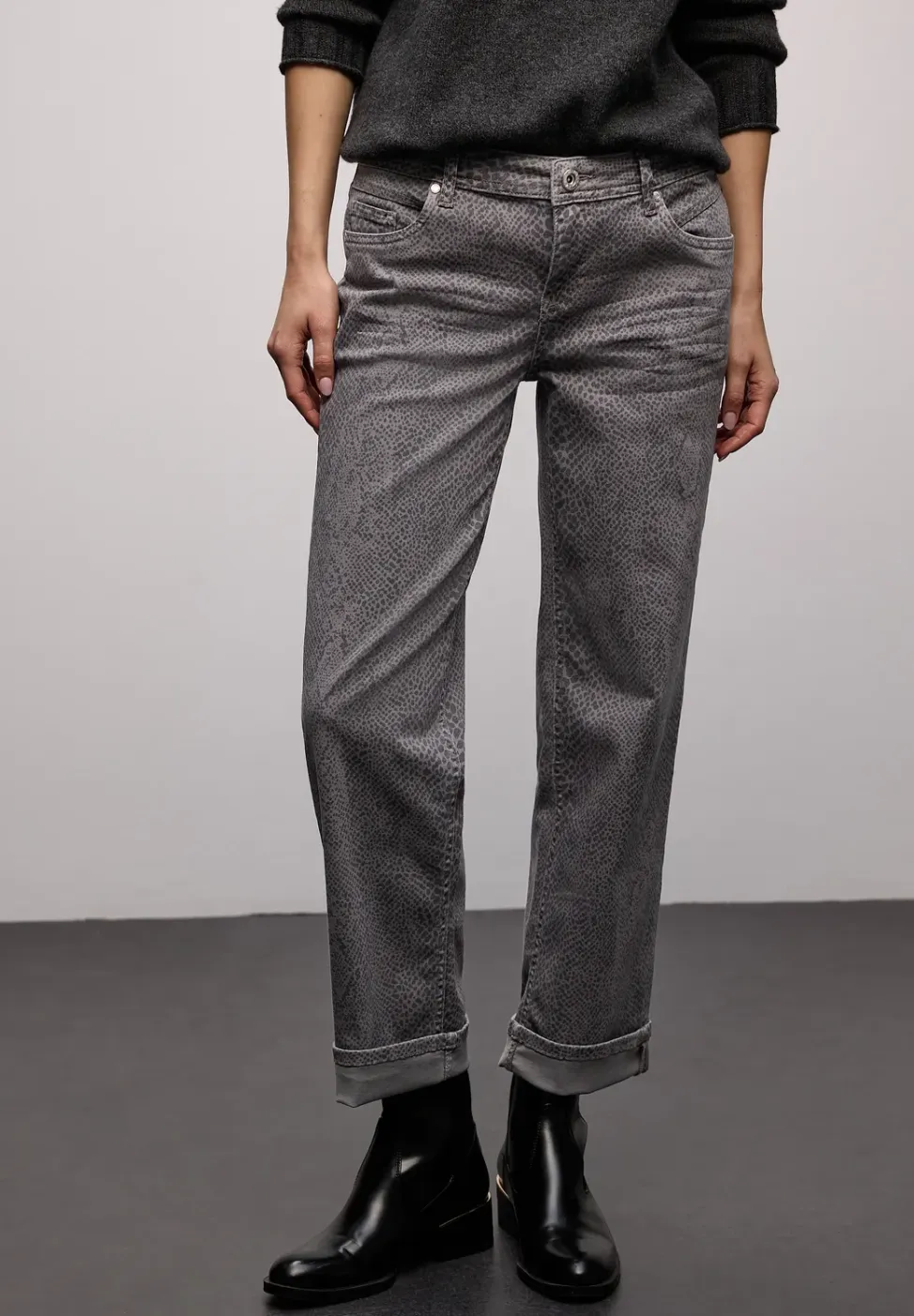 Jeans met slangenprint