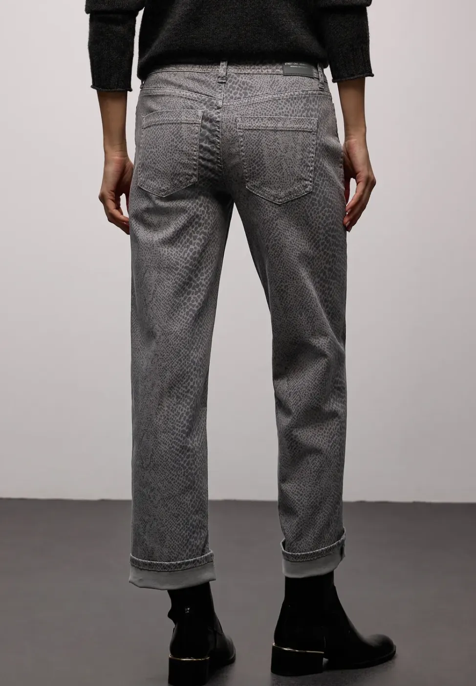 Jeans met slangenprint