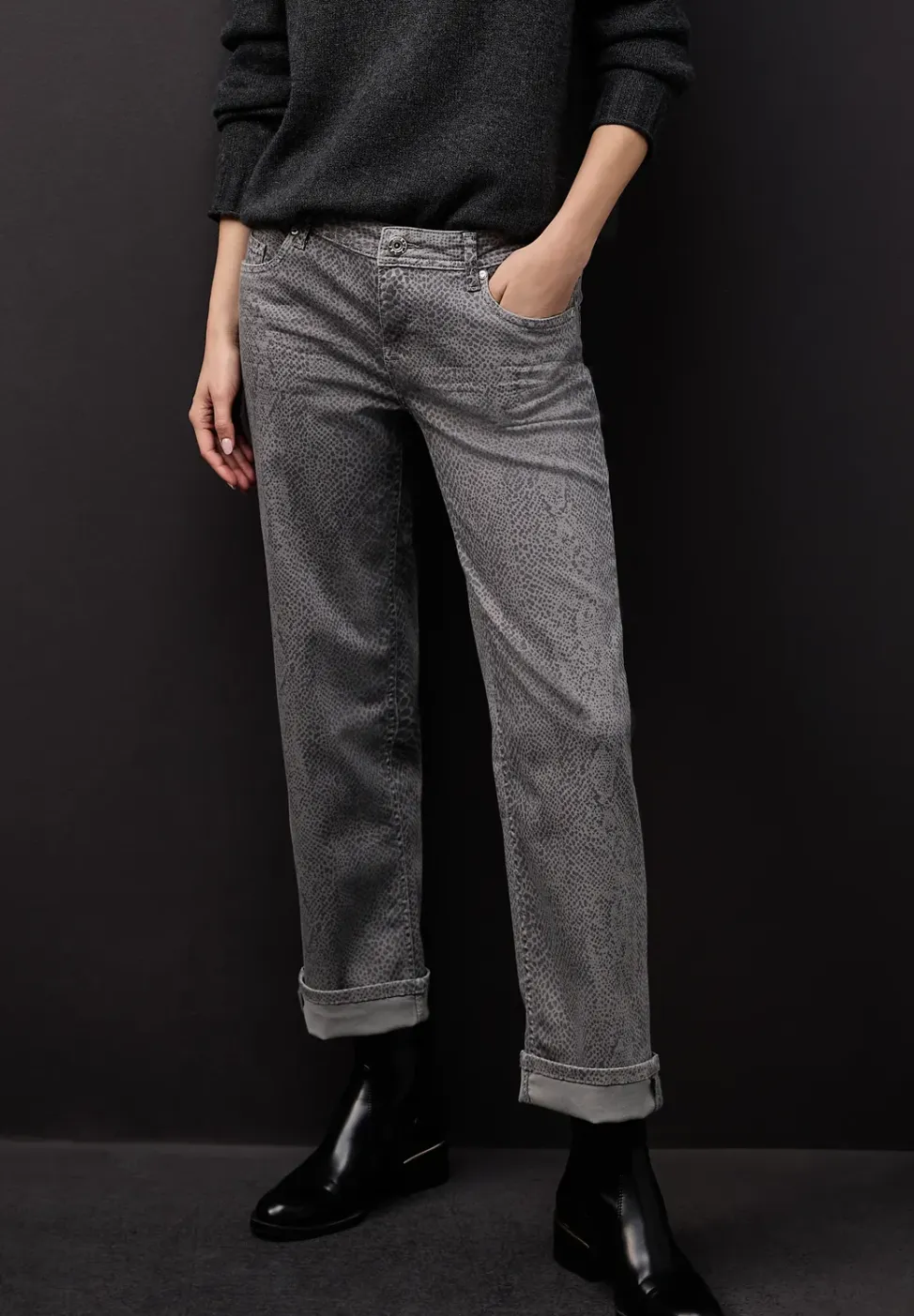 Jeans met slangenprint