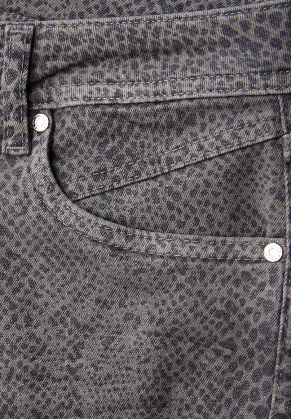 Jeans met slangenprint