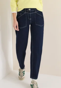 Jeans met taps toelopende pijpen