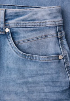 Jeans met taps toelopende pijpen