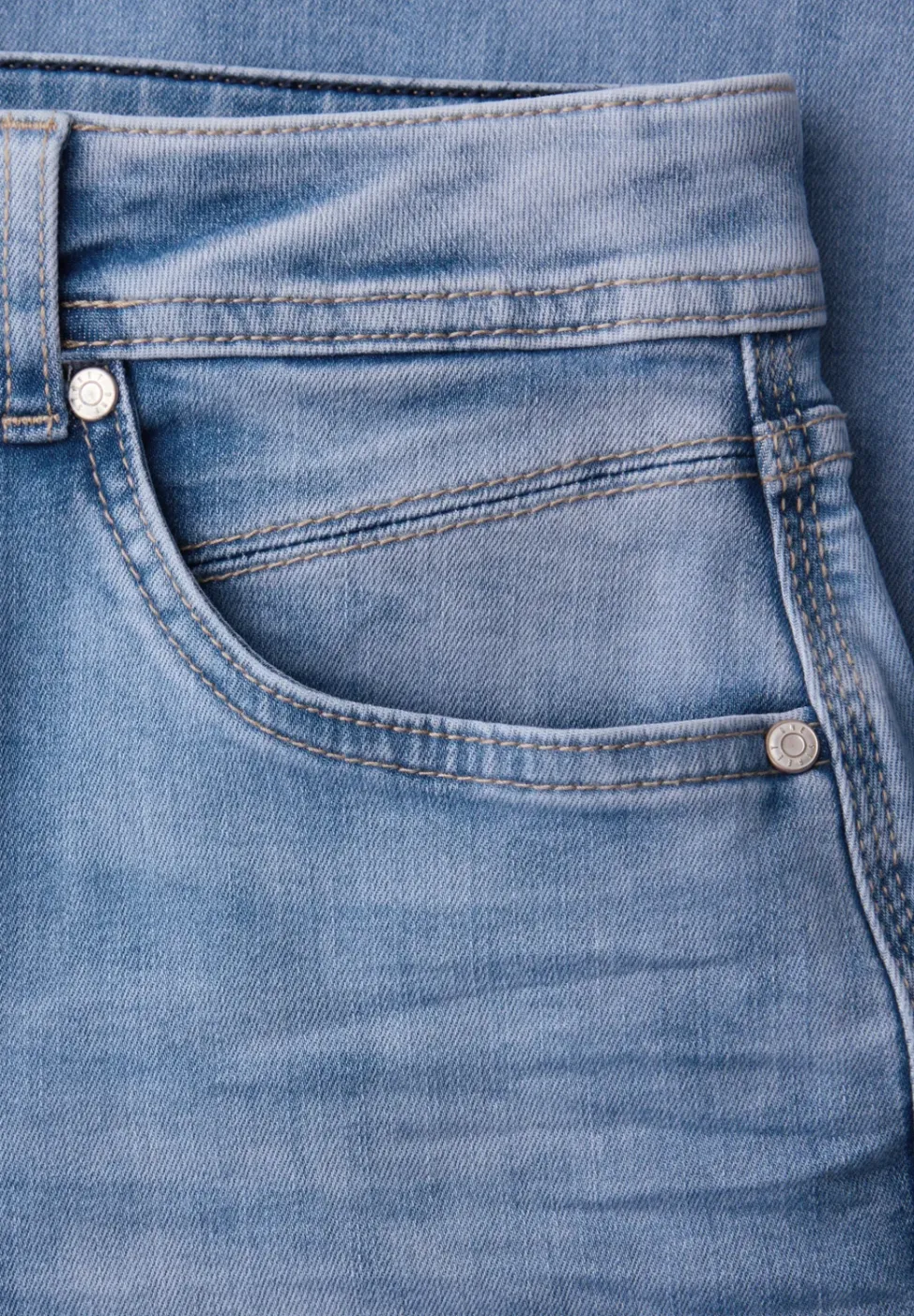 Jeans met taps toelopende pijpen