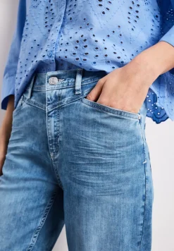 Jeans met taps toelopende pijpen in een Loose Fit