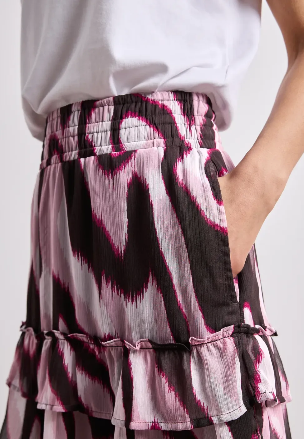 Knielange chiffonrok met print