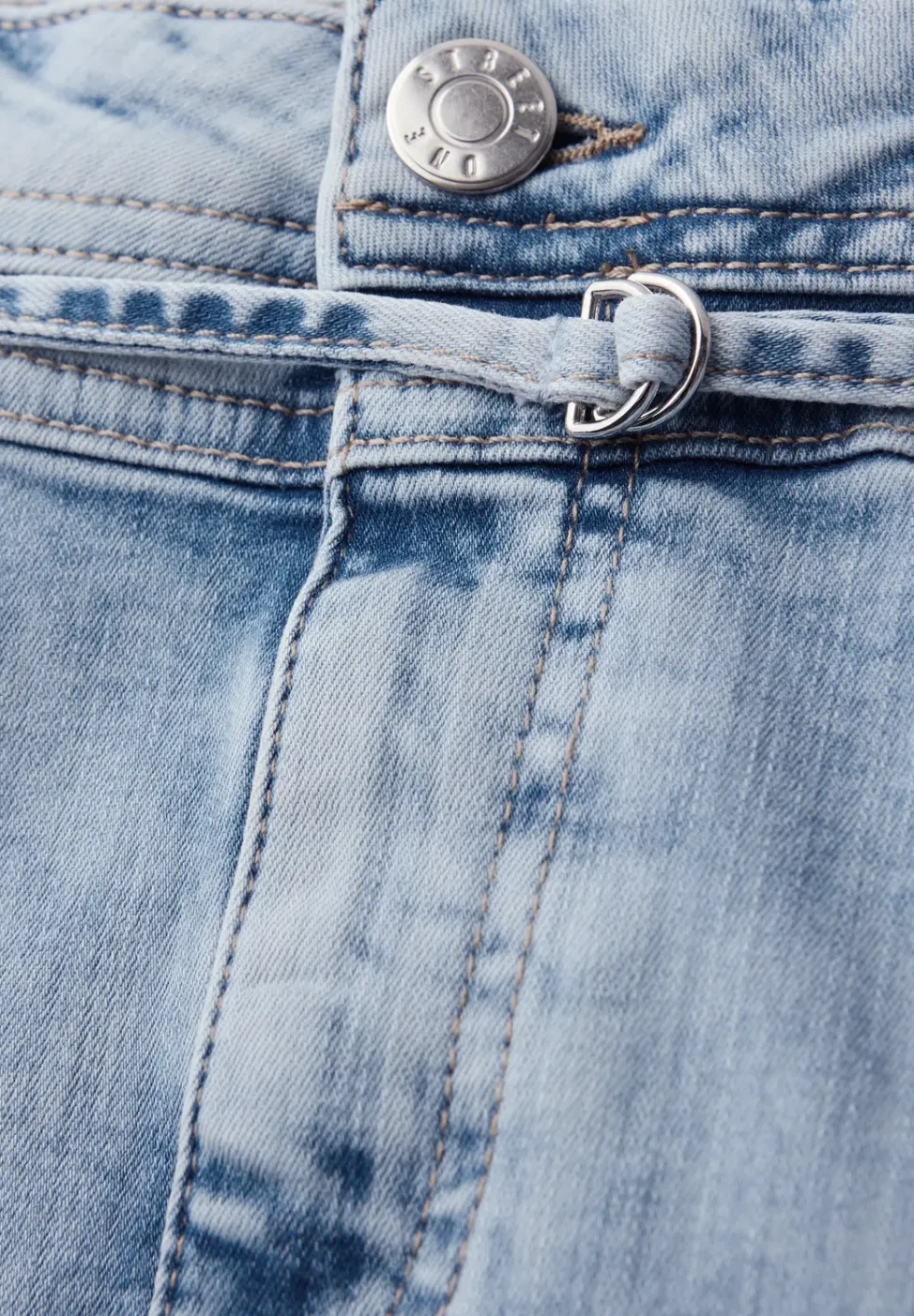 Knielange denim rok met riemdetail