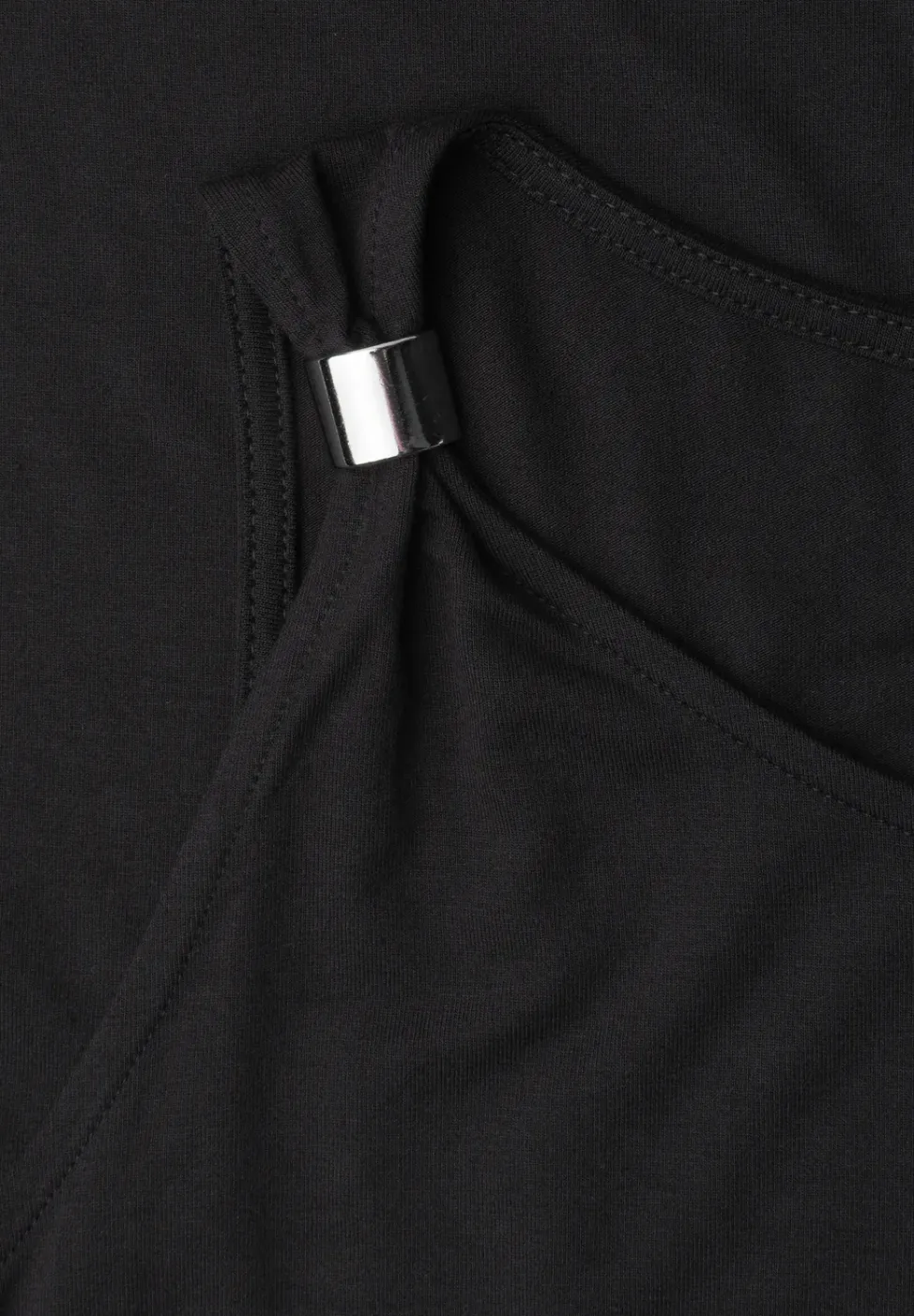 Knielange jurk met gespdetail