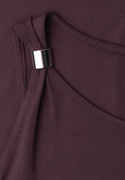 Knielange jurk met gespdetail