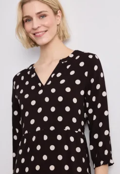 Knielange jurk met gespleten hals en print