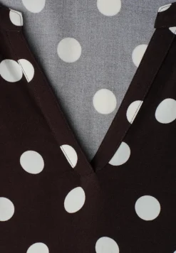 Knielange jurk met gespleten hals en print