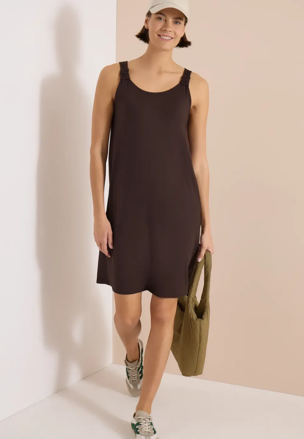 Knielange jurk met knoopdetail