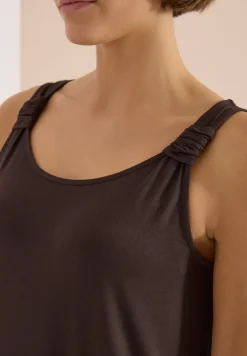 Knielange jurk met knoopdetail