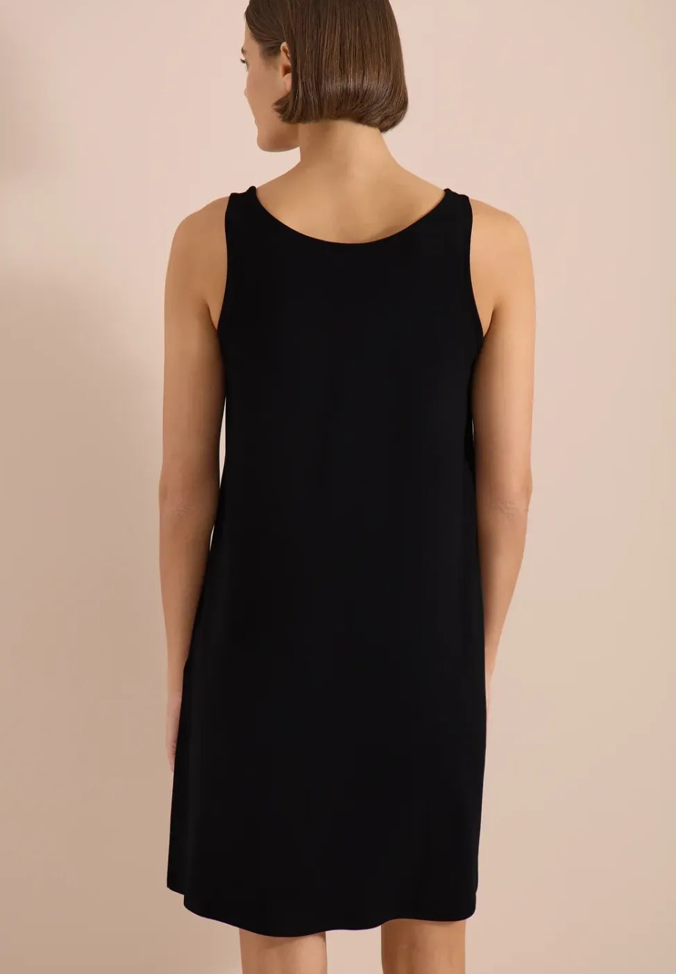 Knielange jurk met knoopdetail