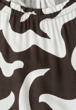 Knielange jurk met ronde hals en print