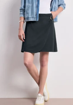 Knielange rok in wikkel-look