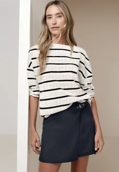 Knielange skort met gesp