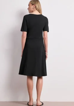 Knielange jersey jurk met korte mouwen