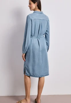 Knielange jurk in een verwassen look