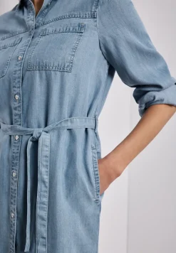 Knielange jurk in een verwassen look