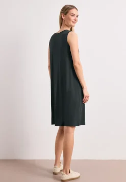 Knielange jurk met gespdetail