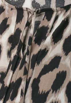 Knielange jurk met gespleten hals en print