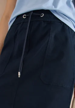 Knielange rok in een verwassen look