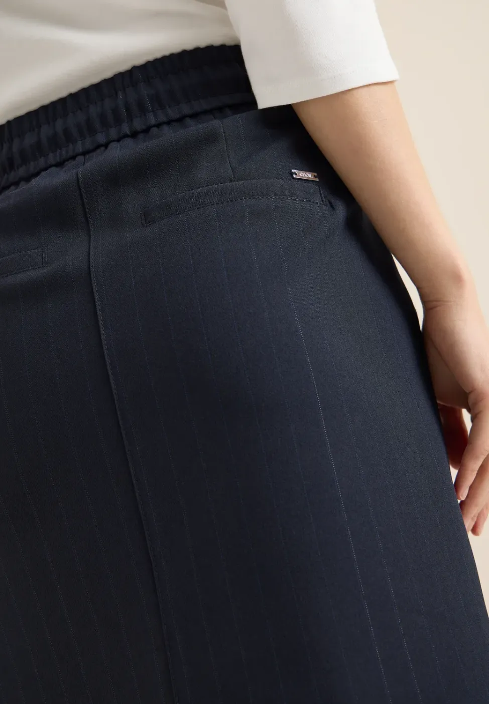 Knielange rok met glitterdetails