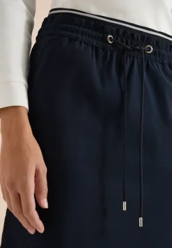Knielange rok met streepdetail