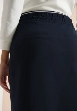 Knielange rok met streepdetail