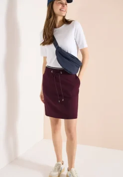 Knielange rok met streepdetail