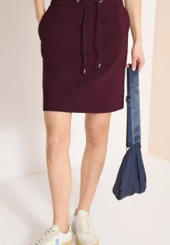 Knielange rok met streepdetail