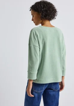 Knus shirt met V-hals