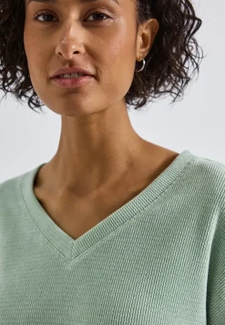 Knus shirt met V-hals