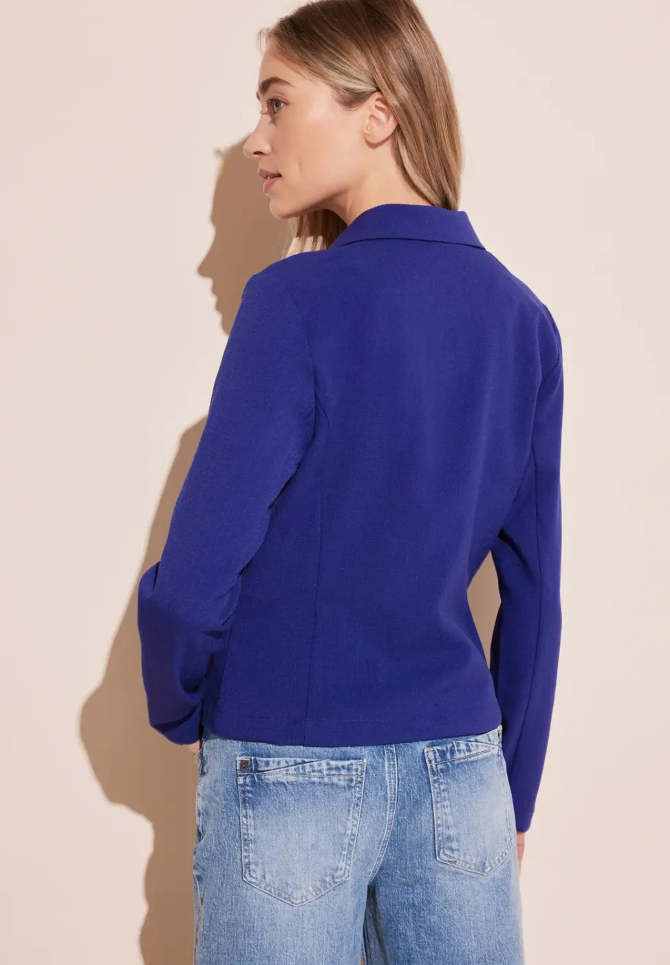 Korte blazer met structuur