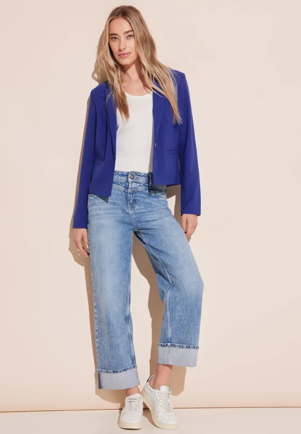 Korte blazer met structuur