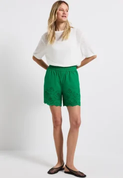 Korte broek met borduursel