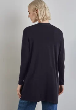Lang fijn gebreid vest
